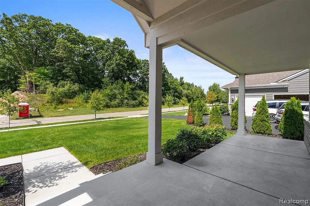3 bed, 2.5 bath, 2398 sqft, $4,000 — Photo 4