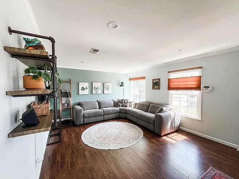 3243 Eucalyptus Ave — Photo 4