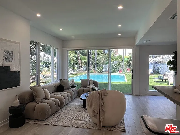 508 N Canon Dr — Photo 15