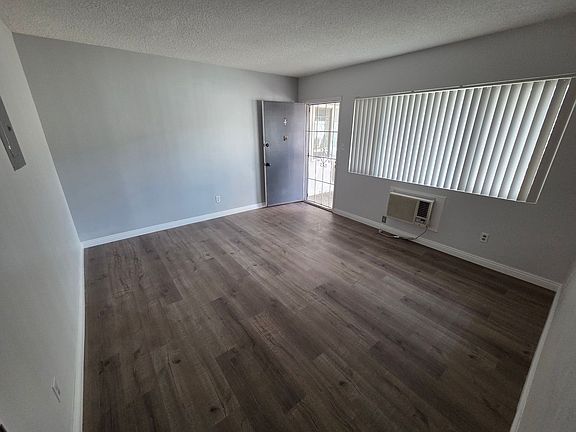 3rd image of 634 Marion Pl APT 4