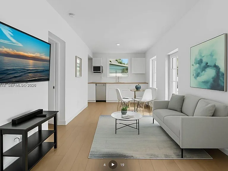 709 SW 4th Ct #2 — Photo 3