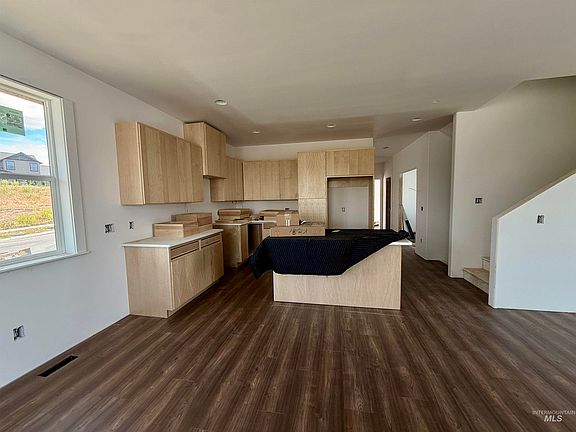 5th image of 409 Ryan Ln