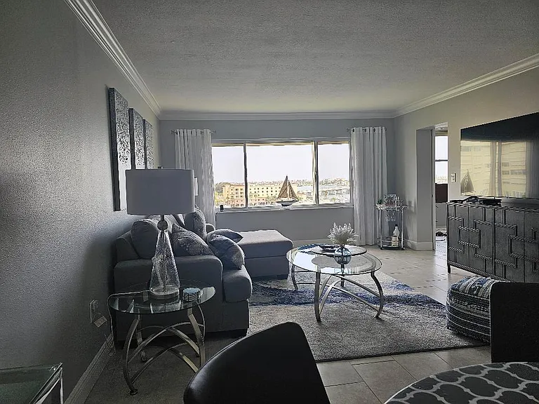 4775 Cove Cir #904 — Photo 4