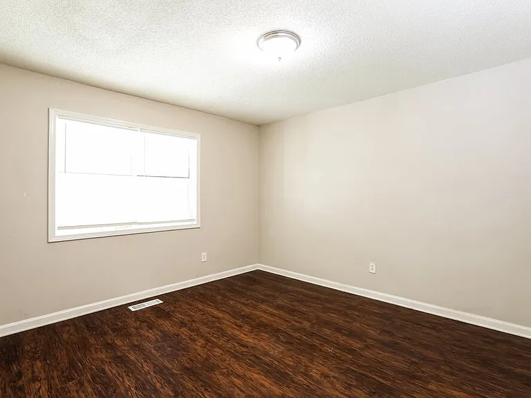 221 Clydesdale Ln SE — Photo 13