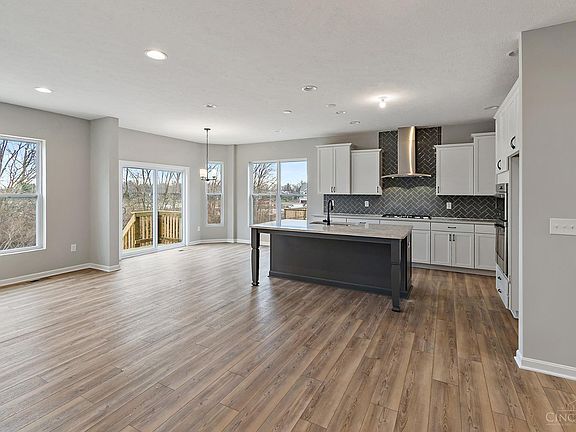 5th image of 9374 Sunstone Dr #7