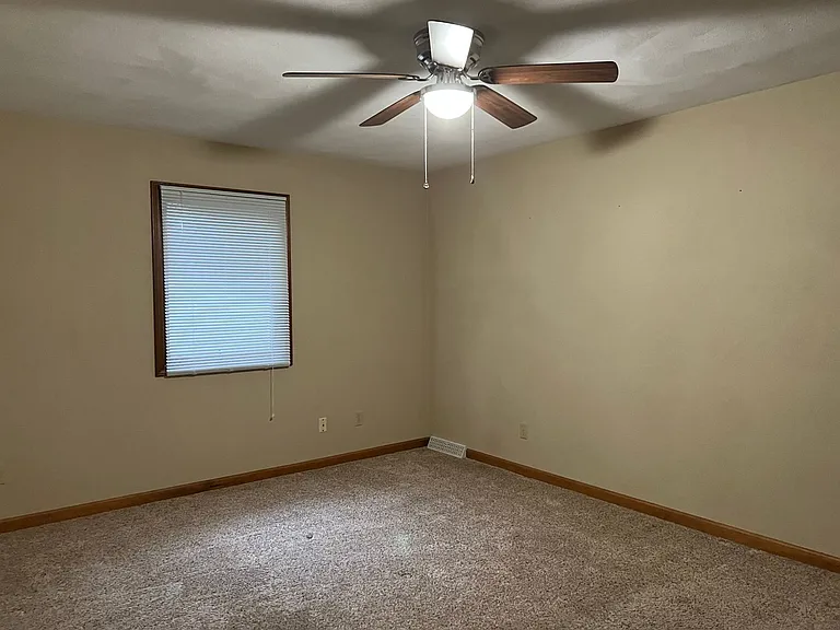 2541 Winfield Dr — Photo 7