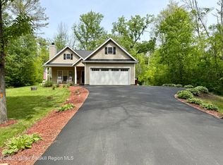 916 Sleepy Hollow Rd, Athens, NY 12015