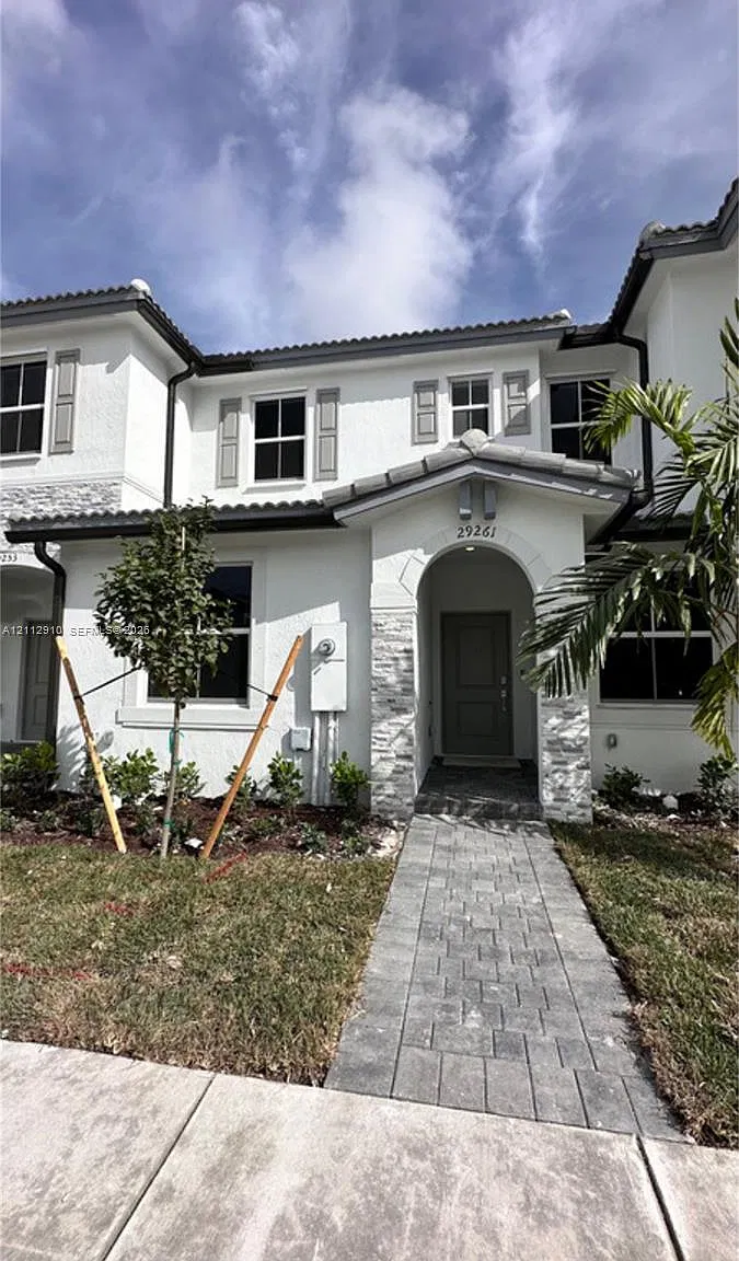 3 bed, 3.0 bath, 1328 sqft, $2,250 — Photo 1