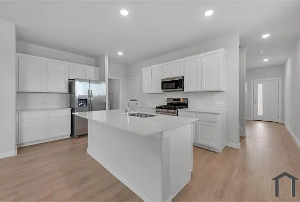 5 bed, $3,500 — Photo 1
