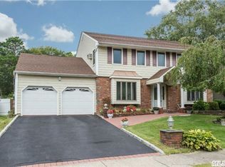 148 Springmeadow Dr, Holbrook, NY 11741