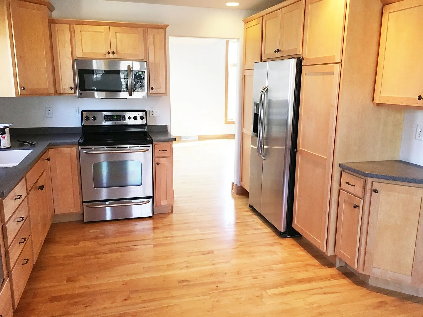 Executive 3-Bedroom (plus bonus room) 3 1/2 Bath Home Near Aspirus Wausau Hospital — Photo 2