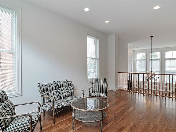 5th image of 1851 Admiral Ct #99