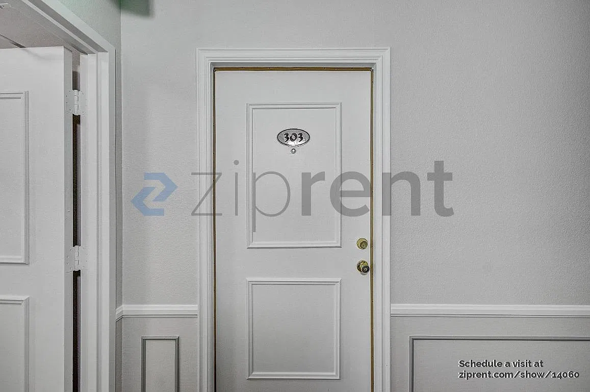 2 bed, 915 sqft, $3,100 — Photo 2