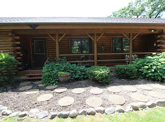 3rd image of 14815 Lilac Ln
