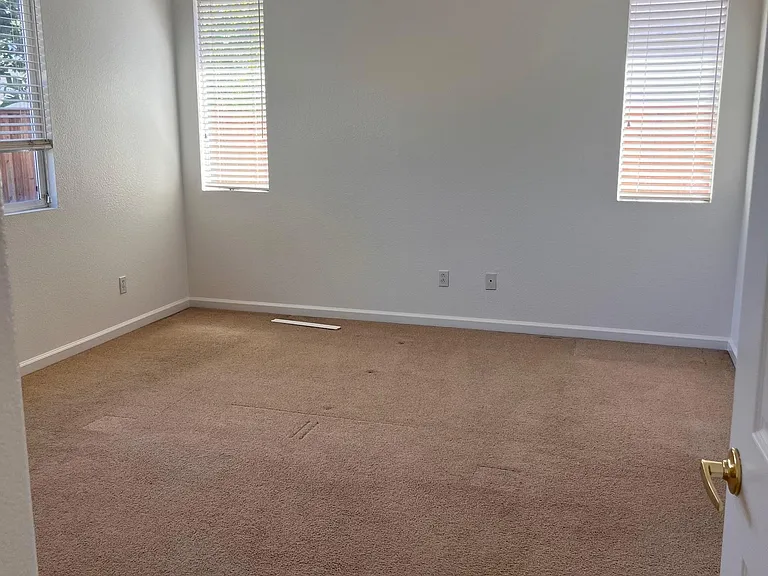 2357 Saint Augustine Dr — Photo 11