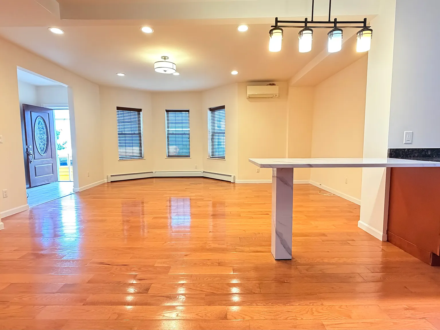 3 bed, 1500 sqft, $3,400 — Photo 4