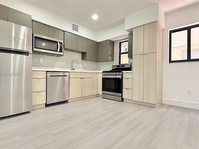 609 Lenox Ave #2 — Photo 3