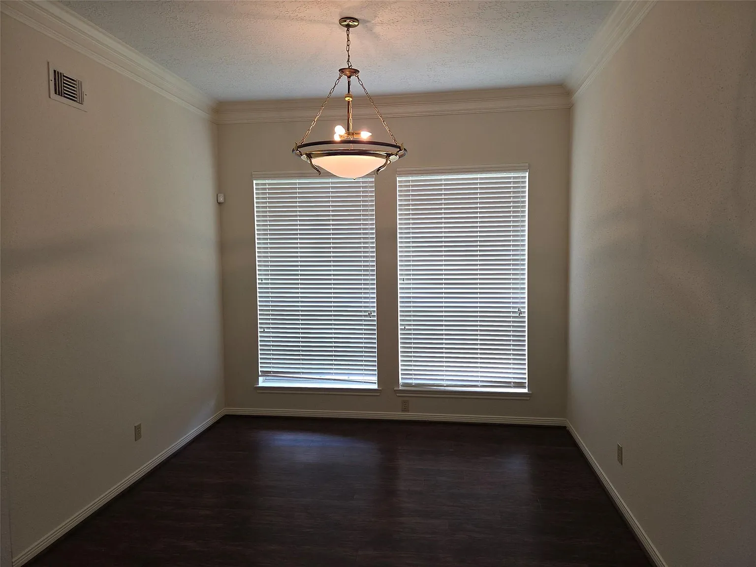 4 bed, 2.0 bath, 2150 sqft, $2,450 — Photo 4