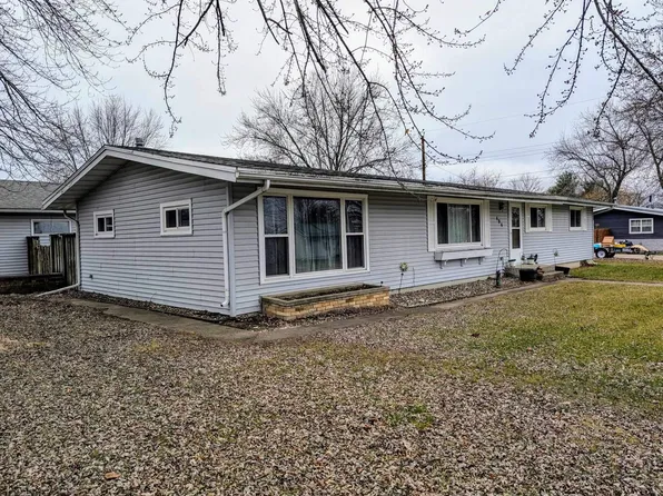 404 E Broadway St, Prairie Du Chien, WI 53821