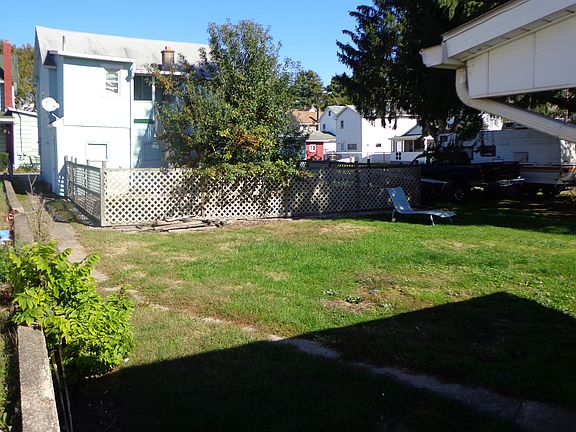 4th image of 810-812 N Vine St