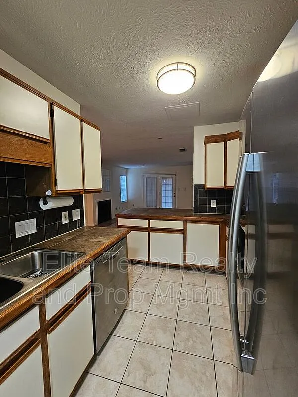 2 bed, 2.5 bath, 1250 sqft, $1,550 — Photo 4