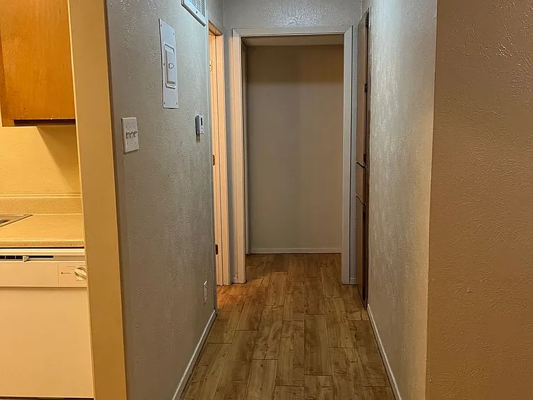 1115 N Austin St — Photo 11