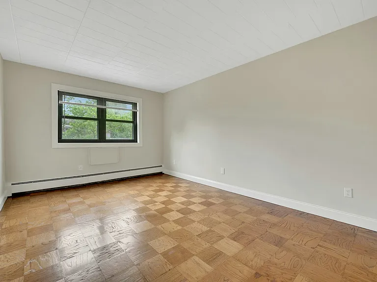 Elide House 505 — Photo 17