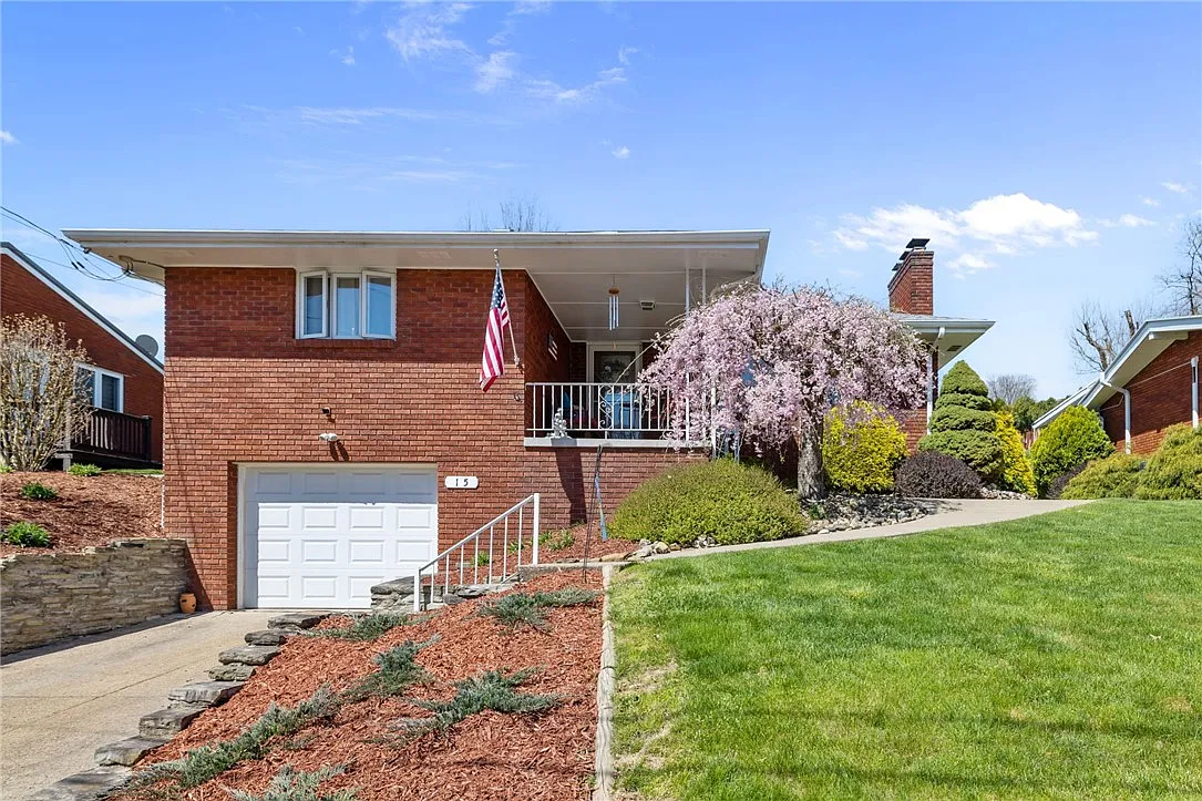 15 Fairhill Dr photo 1