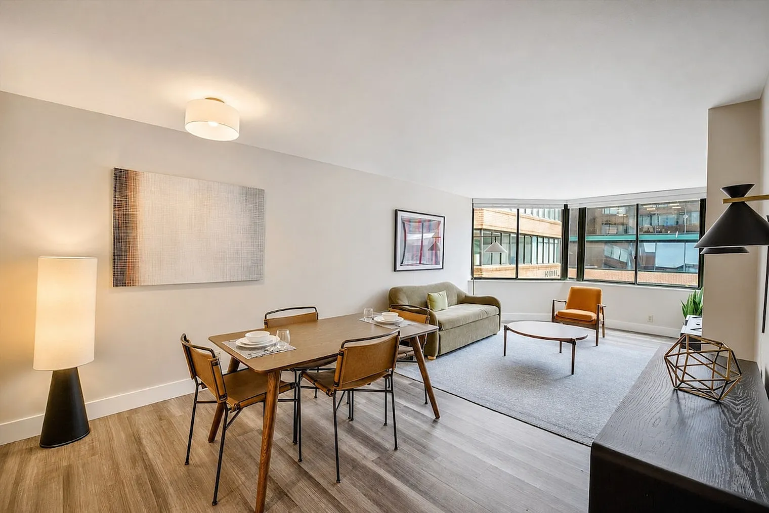 1 bed, 1.0 bath, 731 sqft, $5,126 — Photo 2