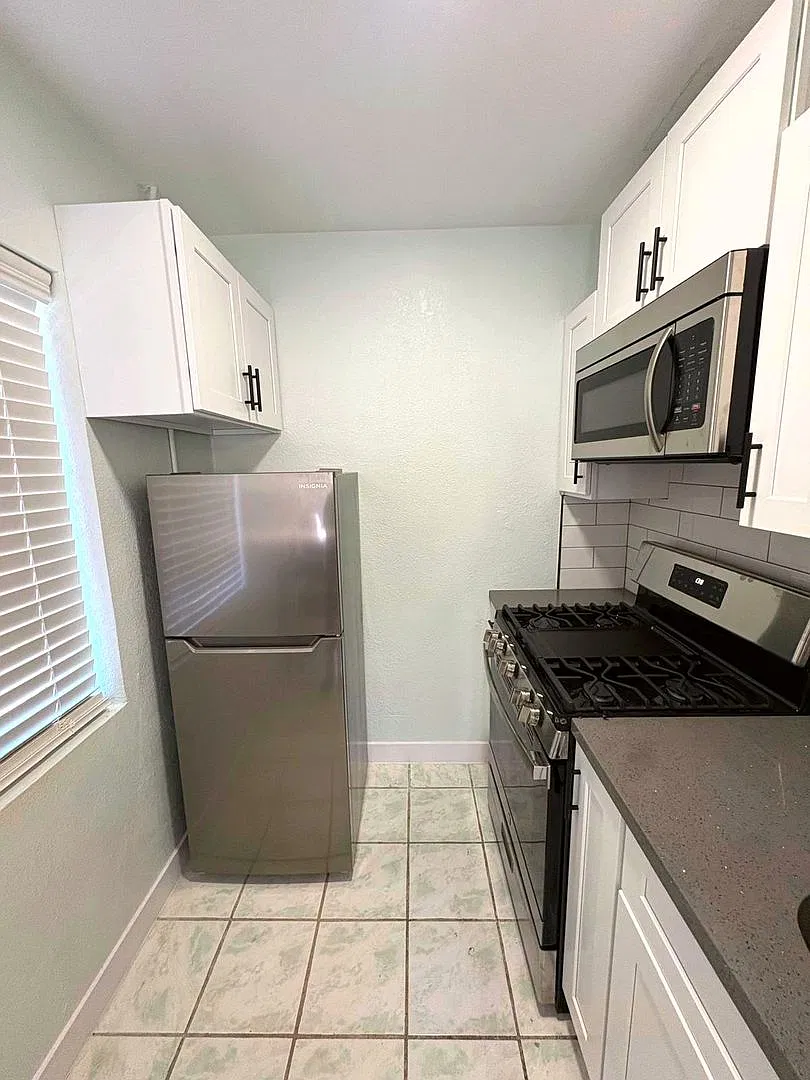78th Street Apartments — Photo 3