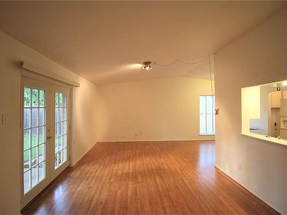 4th image of 1411 Lorrie Dr
