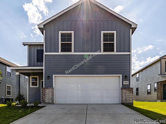 2nd image of 2433 Ayers Dr