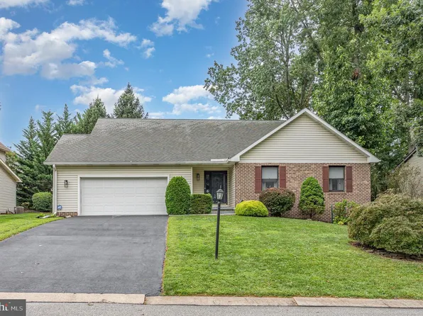 6 Amanda Ave, Hanover, PA 17331