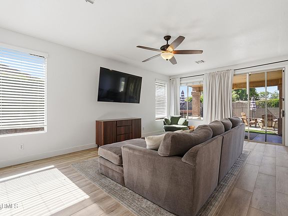 5th image of 2841 E CARLA VISTA Drive