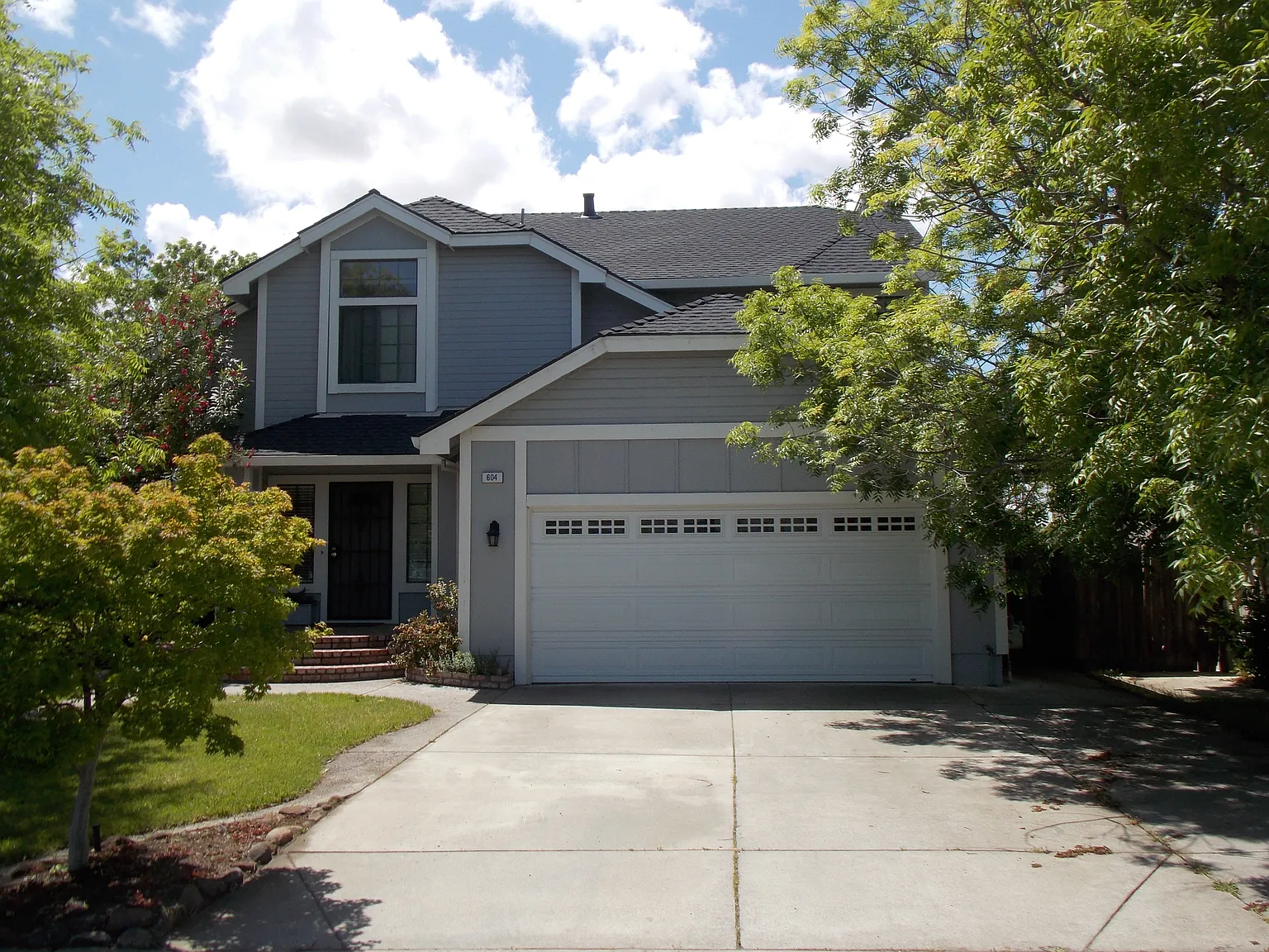 604 Greystone Dr photo 1