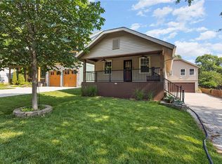 2720 W 48th St, Westwood, KS 66205