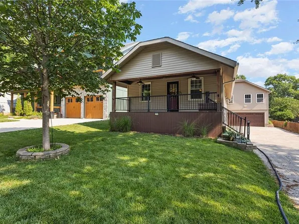 2720 W 48th St, Westwood, KS 66205