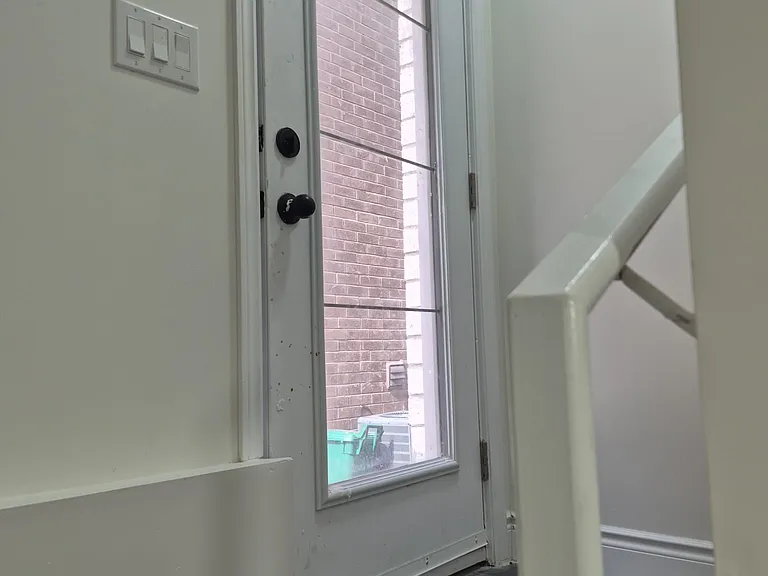 2129 Wilson St — Photo 4