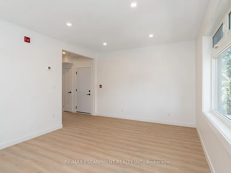 127 Victoria Ave S #6 — Photo 20