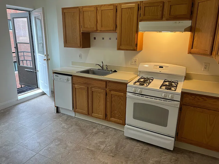 19 Hemenway St #4 — Photo 13