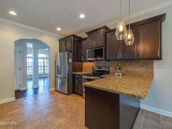 5th image of 1301 Woodland Ridge Ln