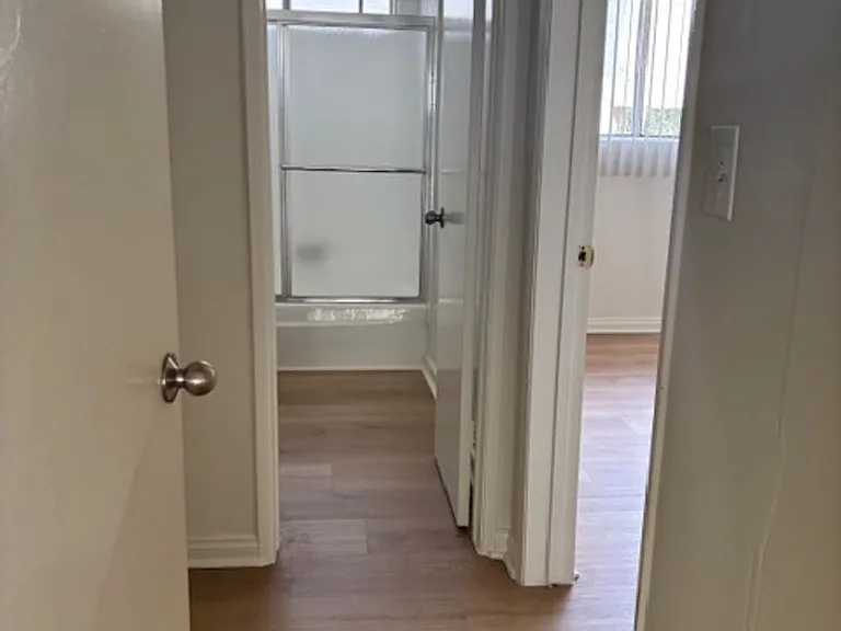 1435 S Bundy Dr — Photo 10