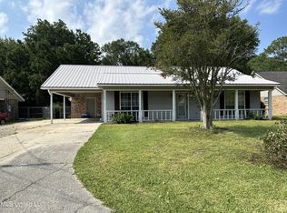 9220 Meadowlark Ave, Ocean Springs, MS 39564