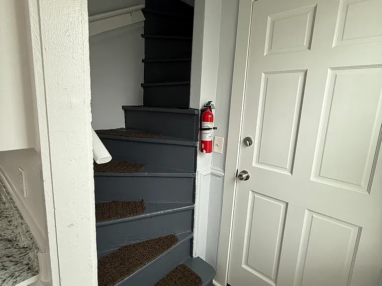 34 Amsterdam St #2R — Photo 8