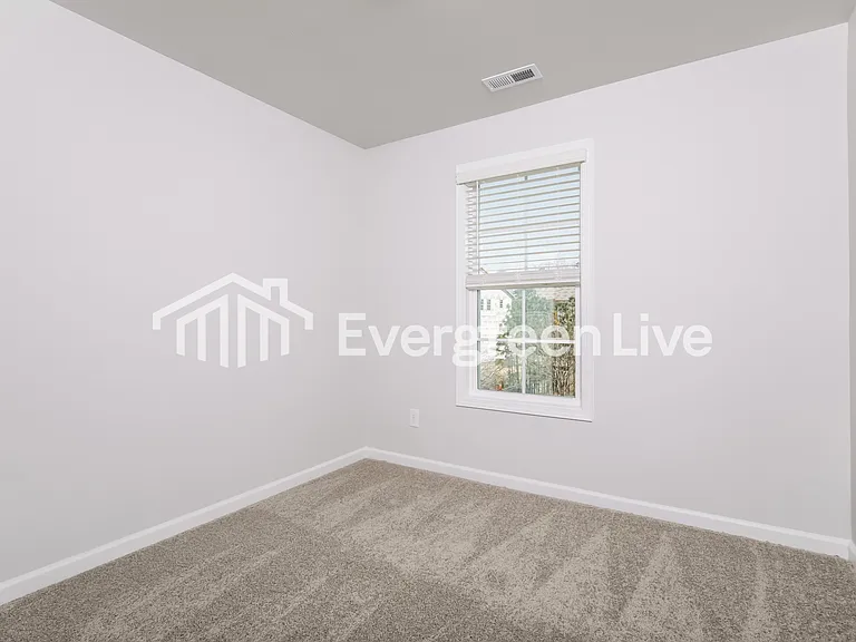 562 Hodge Rd — Photo 13