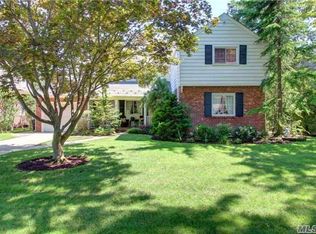 10 Primrose Ct, Garden City, NY 11530