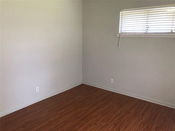 5th image of 4426 Oaklawn St