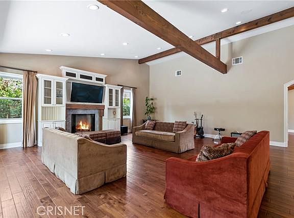 4th image of 5101 Newcastle Ave