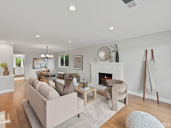 3rd image of 585 Helen Dr