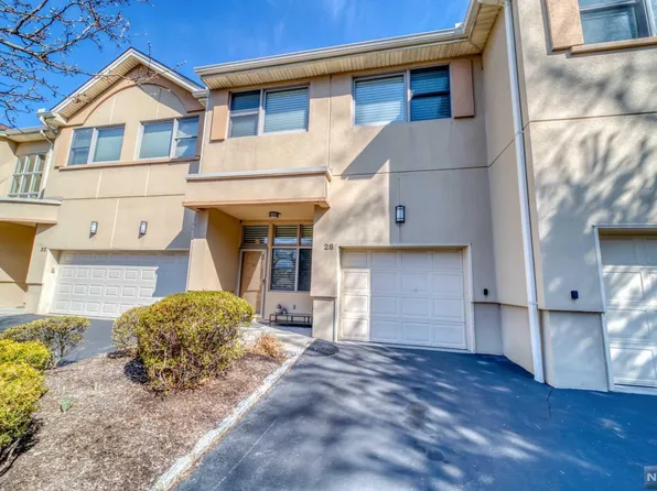 28 Rio Vista Dr #28, Allendale, NJ 07401